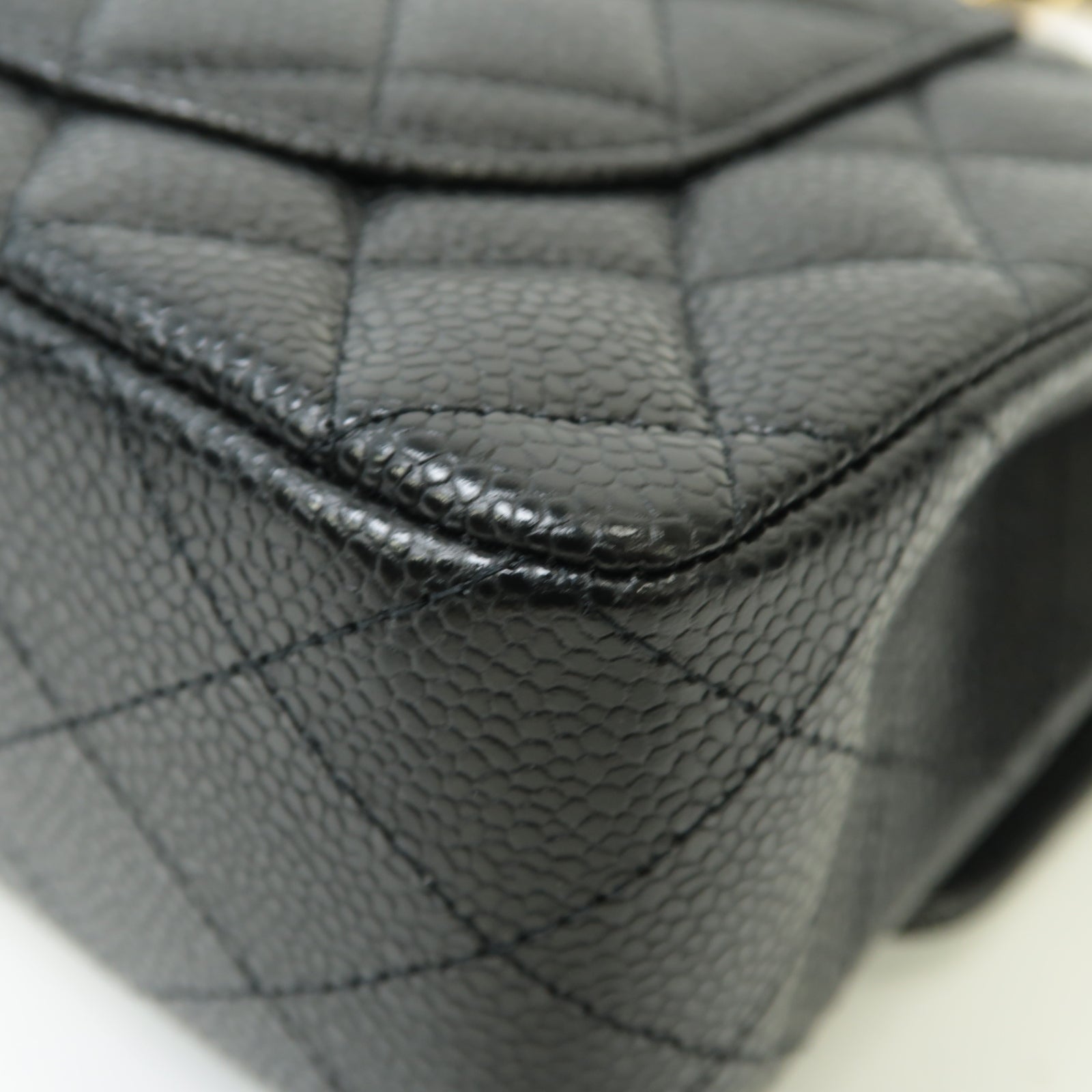 CHANEL Caviar皮革Classic 23金扣鏈帶肩背袋黒色