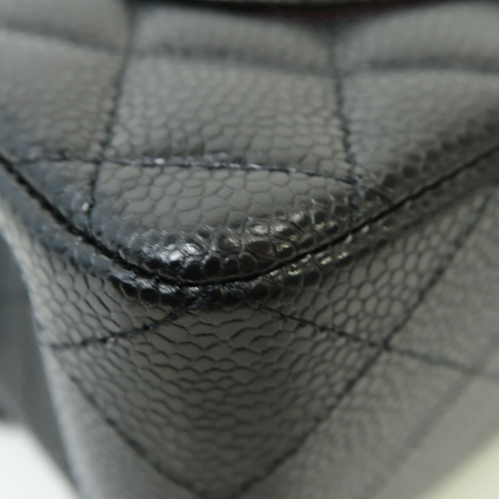CHANEL Caviar皮革Classic 23金扣鏈帶肩背袋黒色