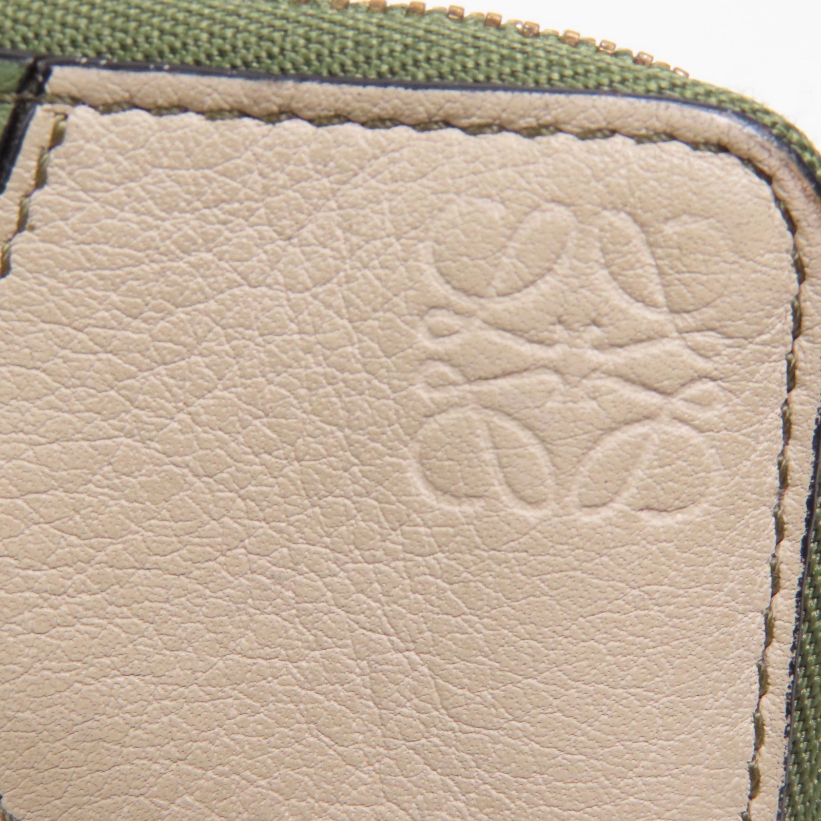 LOEWE 牛皮皮革Card Case金扣卡片套