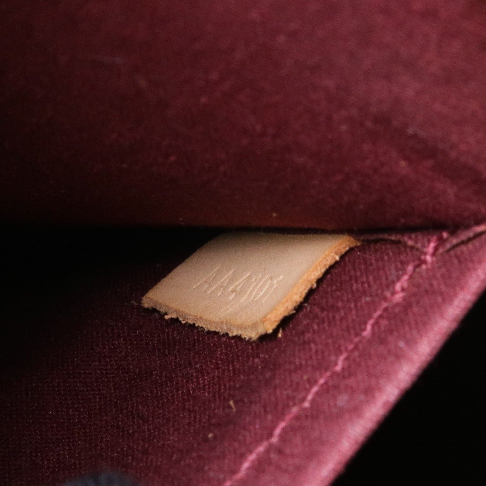 LOUIS VUITTON Vernis Brea MM金扣手挽肩背兩用袋Rouge Fauviste