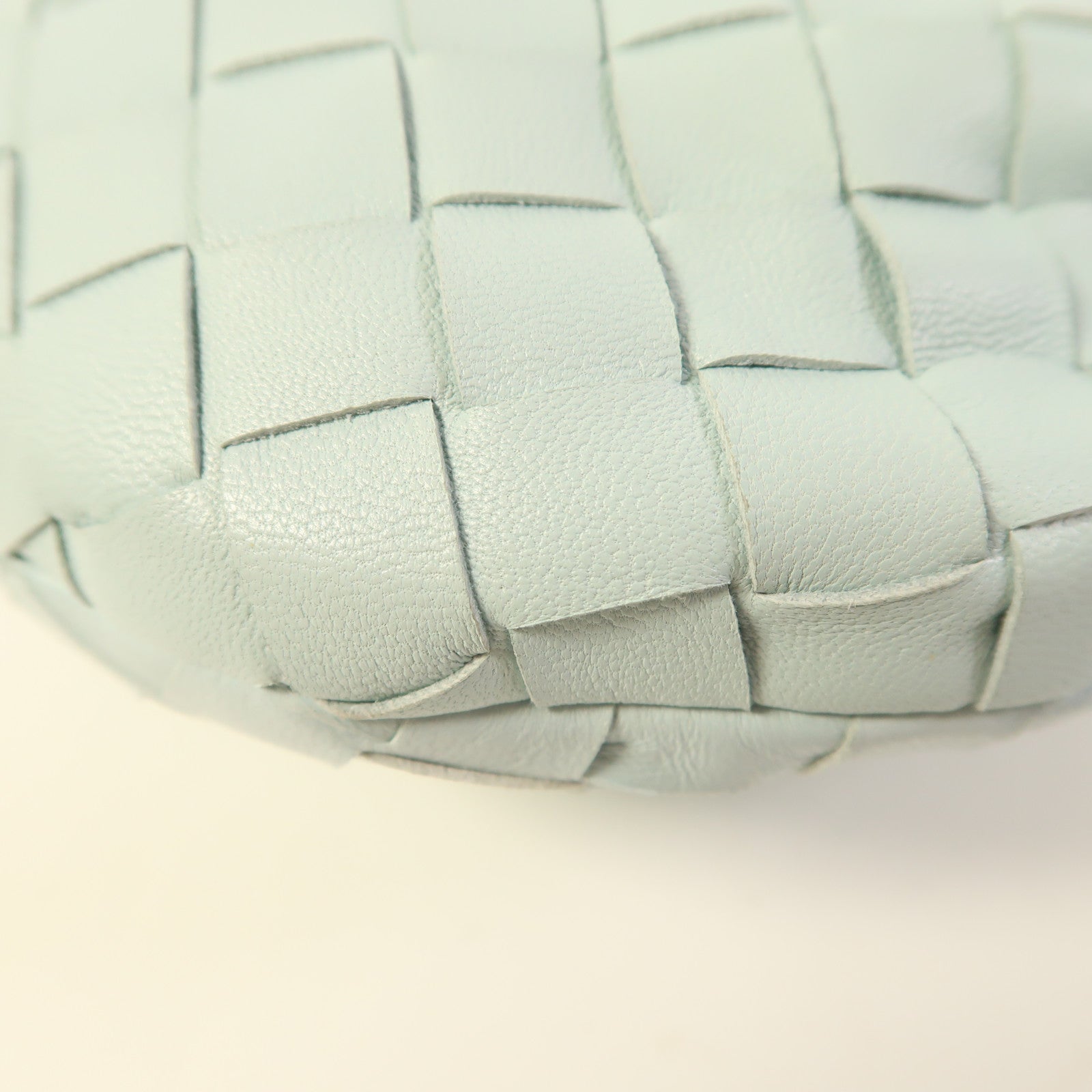 BOTTEGA VENETA 羊皮皮革Jodie金扣手挽袋