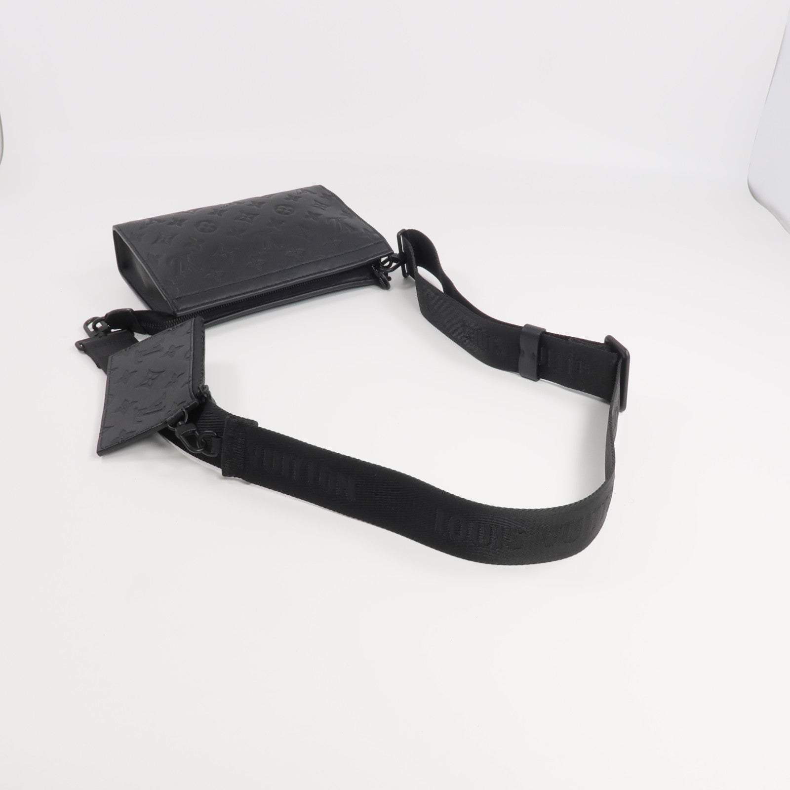 LOUIS VUITTON Monogram Shadow Gaston Wearable Wallet肩背袋