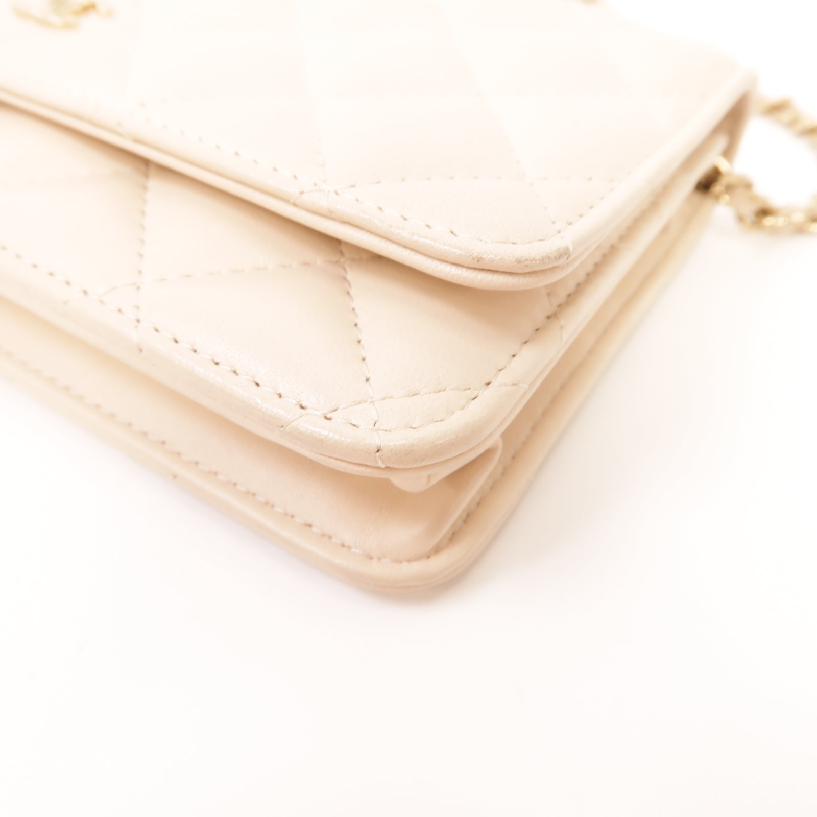 CHANEL 【激減優惠】菱格羊皮皮革WOC 19cm Chain Shoulder金扣鏈帶肩背袋米色
