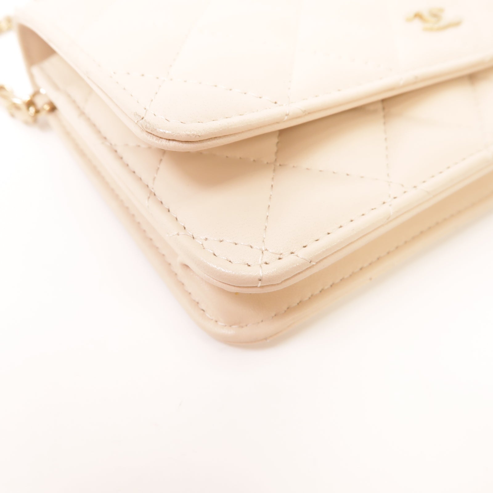 CHANEL 【激減優惠】菱格羊皮皮革WOC 19cm Chain Shoulder金扣鏈帶肩背袋米色