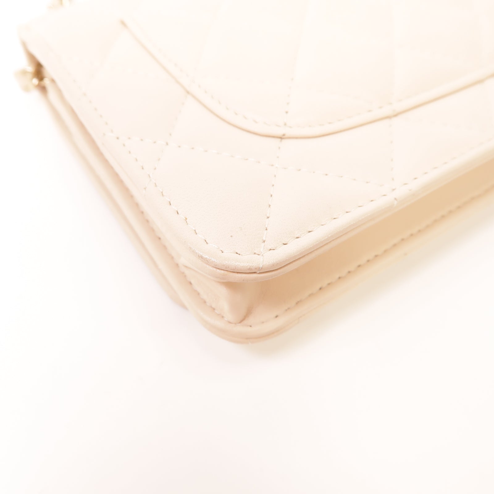 CHANEL 【激減優惠】菱格羊皮皮革WOC 19cm Chain Shoulder金扣鏈帶肩背袋米色