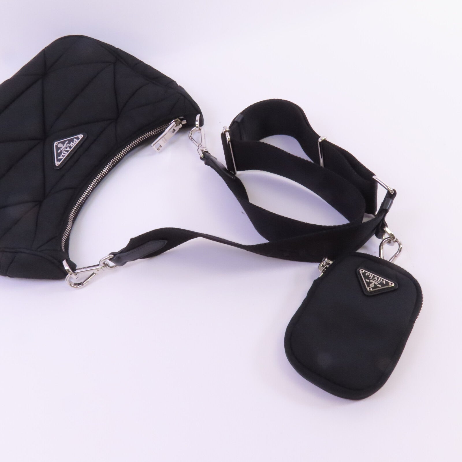 PRADA 尼龍Padded Re Nylon銀扣肩背袋