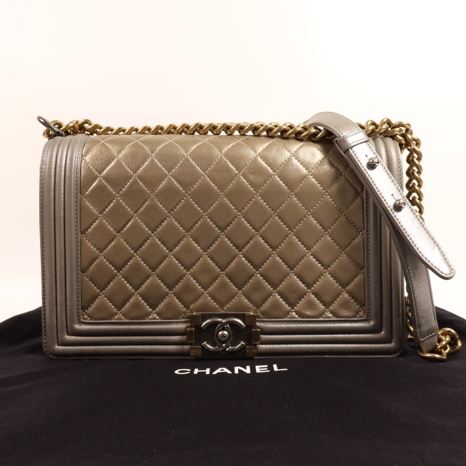 CHANEL 羊皮皮革Boy 28鏈帶肩背袋