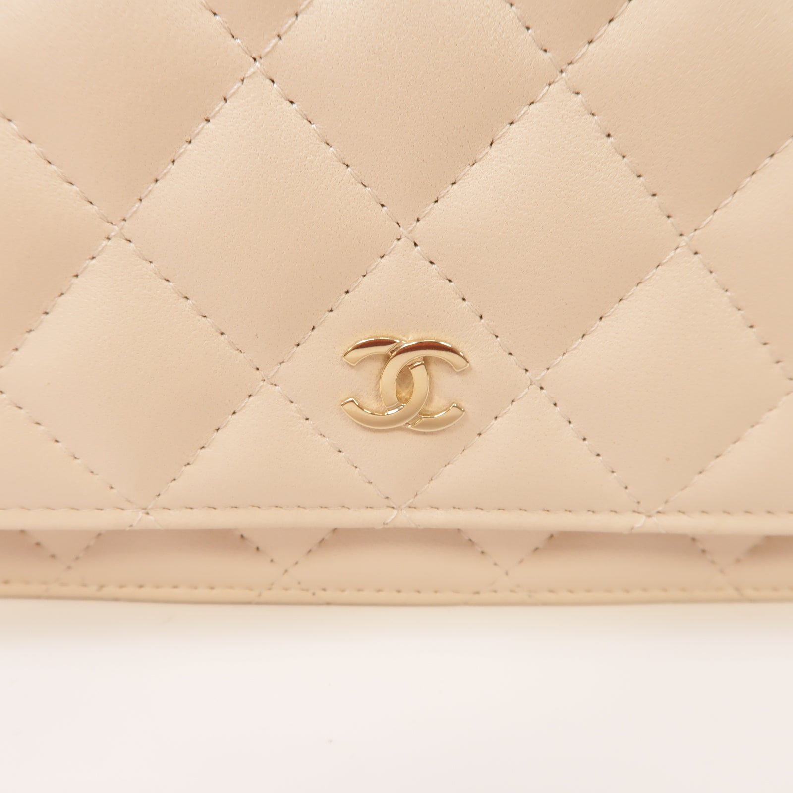 CHANEL 【激減優惠】菱格羊皮皮革WOC 19cm Chain Shoulder金扣鏈帶肩背袋米色