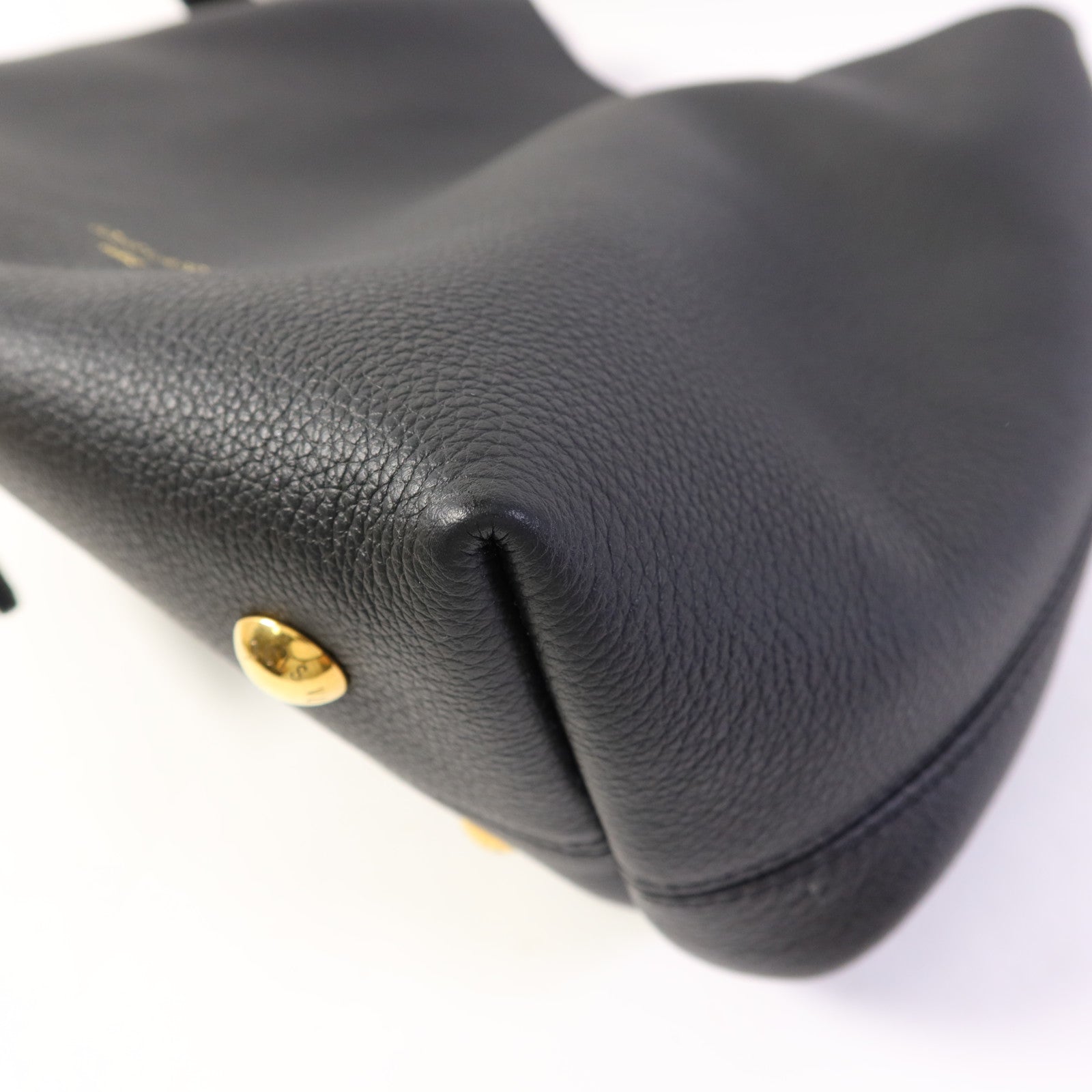 LOUIS VUITTON 牛皮皮革Low Key Hobo MM金扣肩背袋