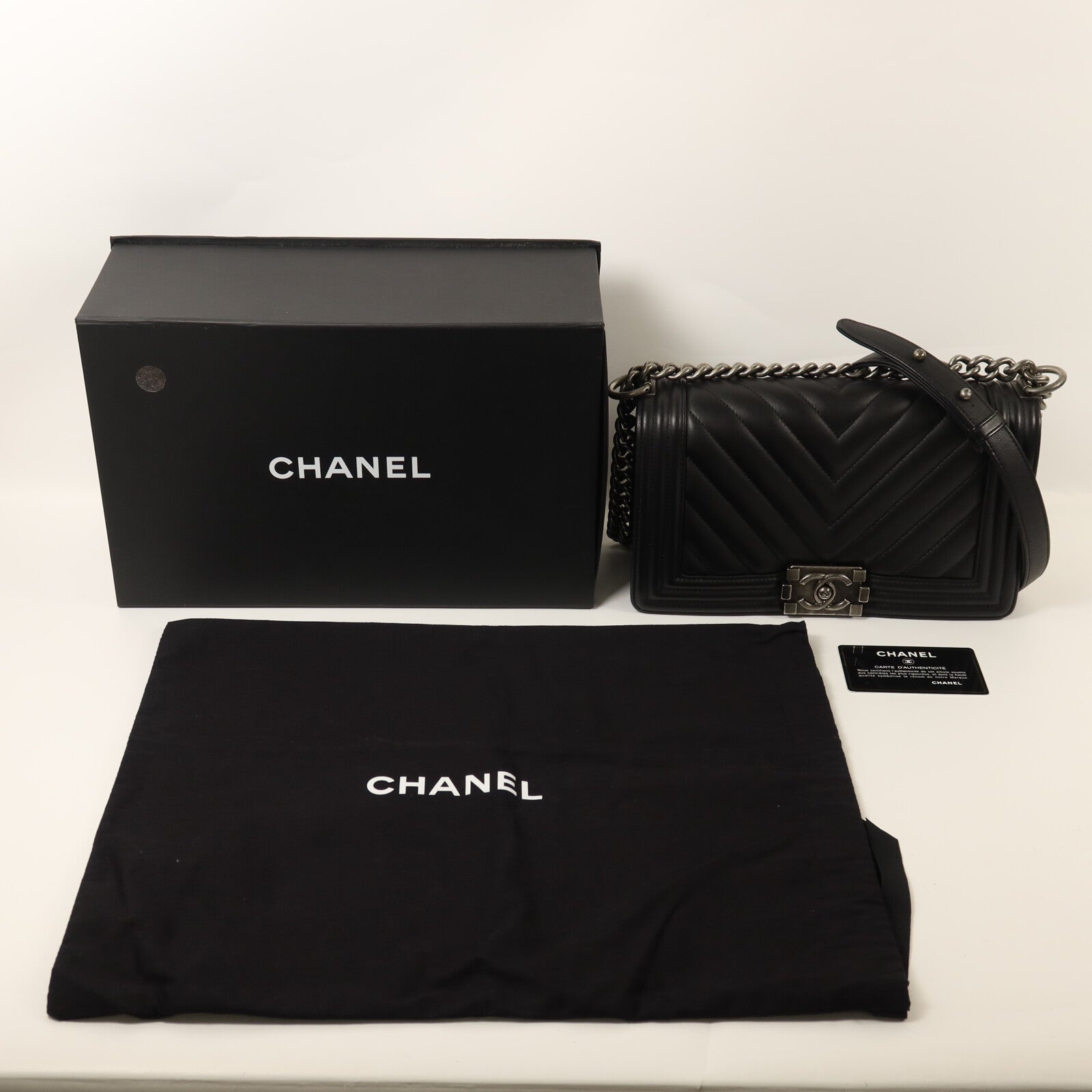 CHANEL 牛皮皮革Boy 25銀扣鏈帶肩背袋