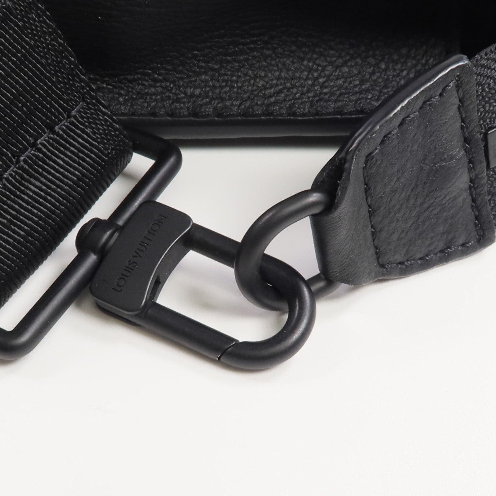 LOUIS VUITTON Monogram Shadow Gaston Wearable Wallet肩背袋