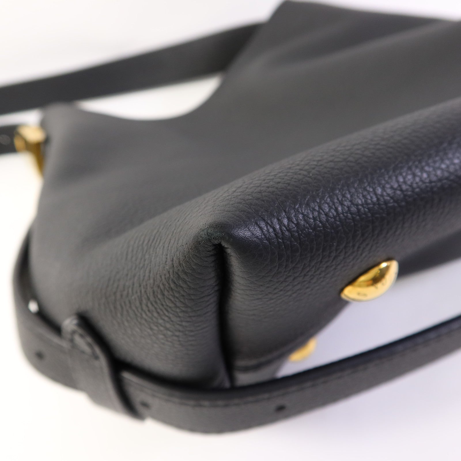 LOUIS VUITTON 牛皮皮革Low Key Hobo MM金扣肩背袋