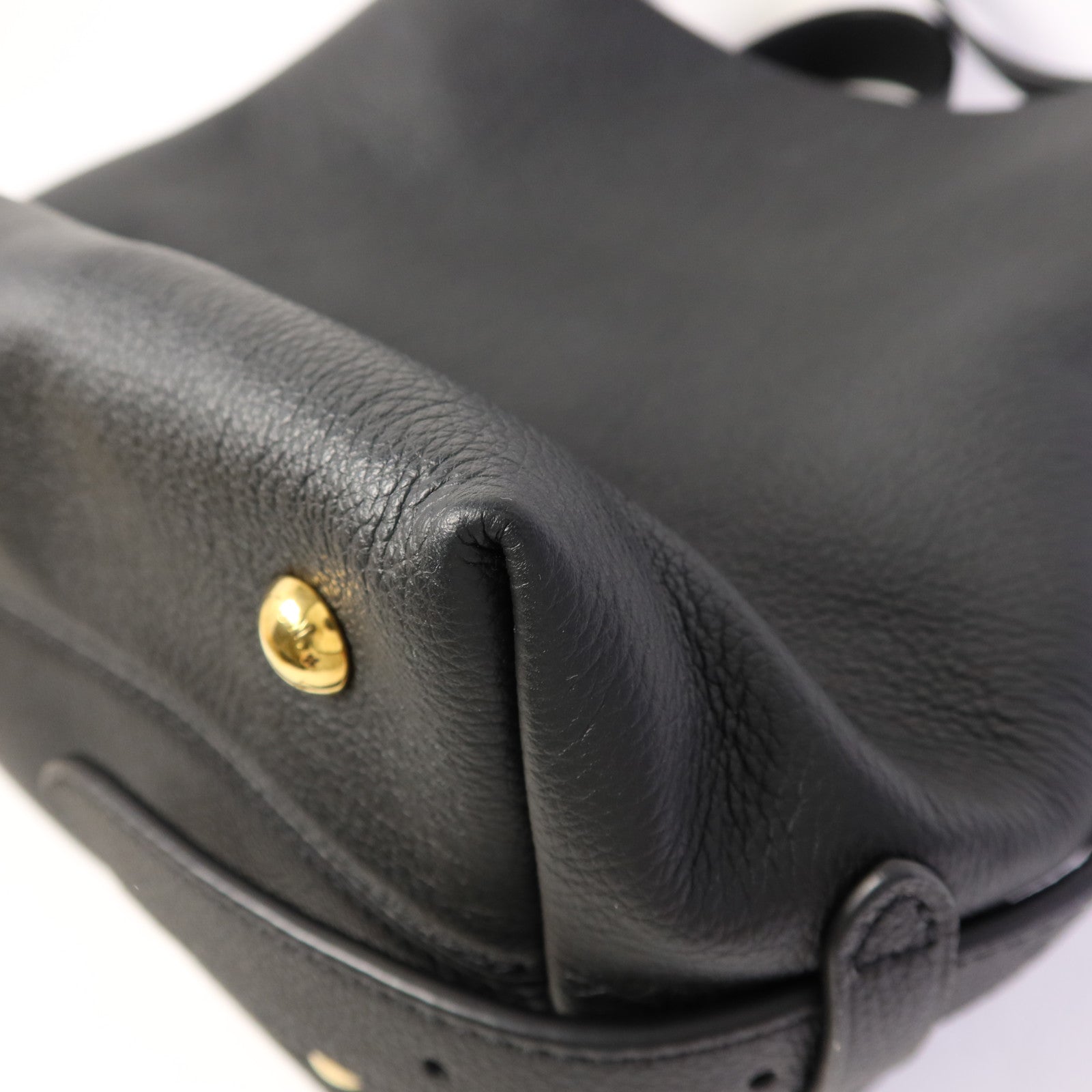 LOUIS VUITTON 牛皮皮革Low Key Hobo MM金扣肩背袋