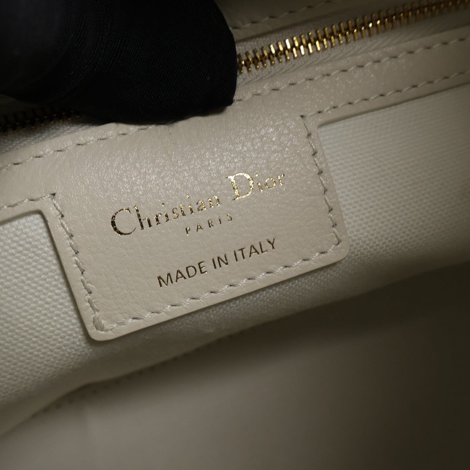Dior 牛皮皮革Voyage Bag Small肩背袋