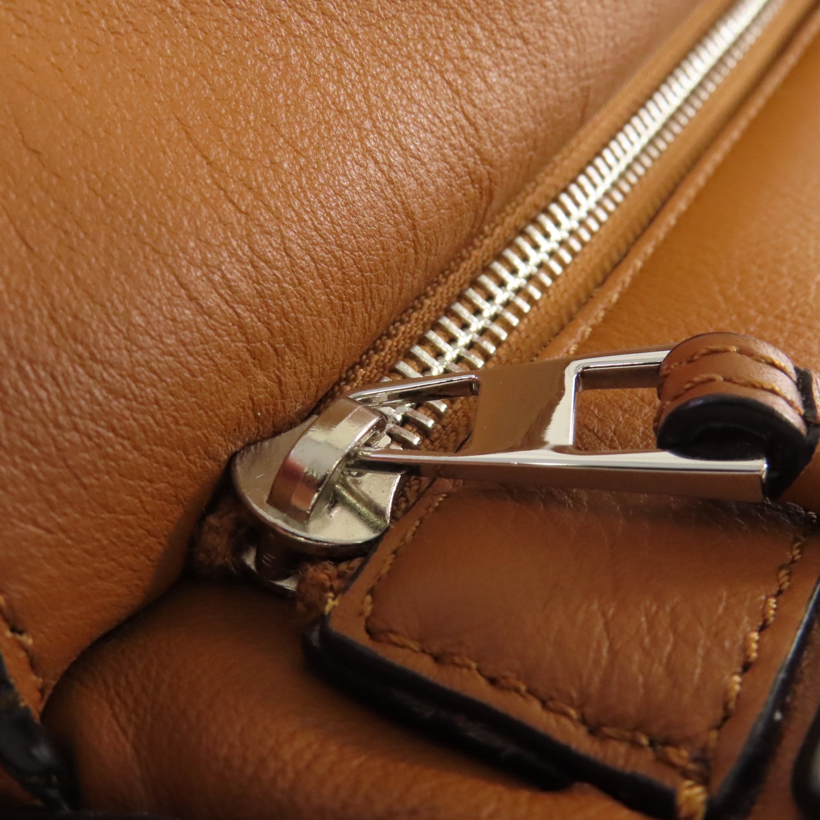 LOEWE 牛皮皮革Puzzle Bag 2Way Shoulder Bag銀扣手挽肩背兩用袋啡色