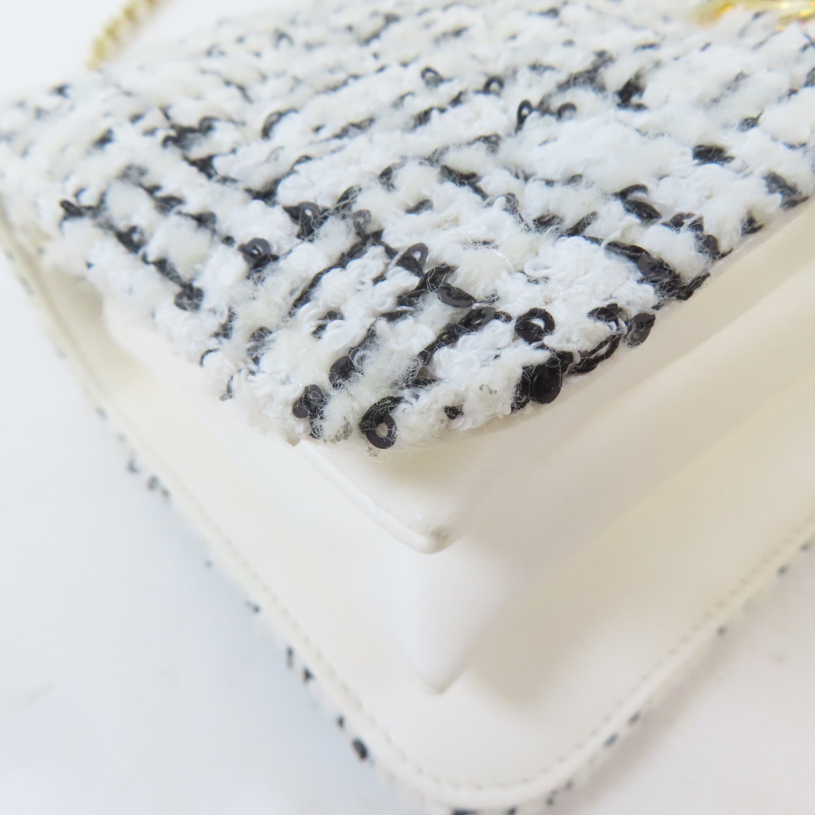 CHANEL 【激減優惠】斜紋軟呢2 Way Shoulder Bag金扣手挽肩背兩用袋黑色/白色