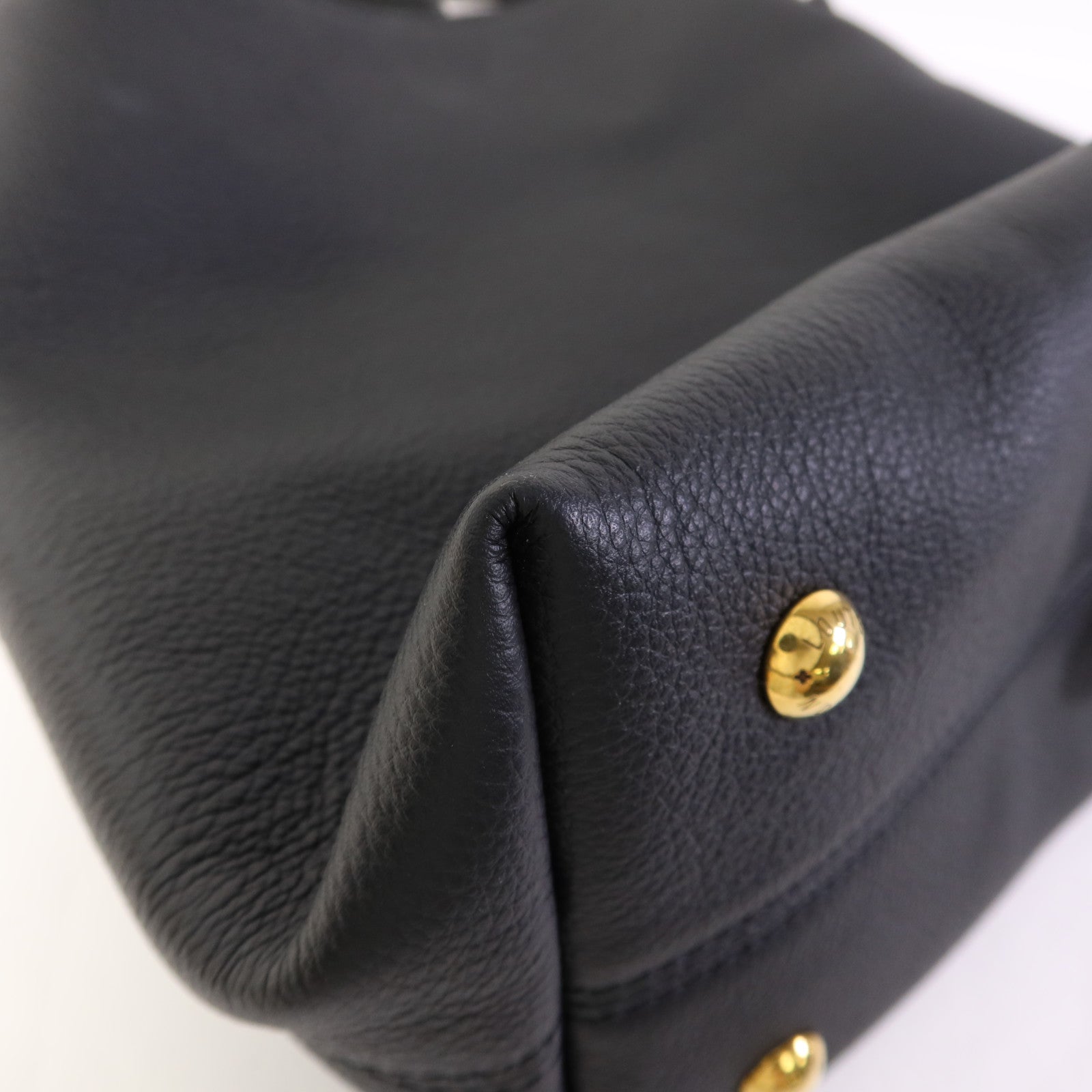 LOUIS VUITTON 牛皮皮革Low Key Hobo MM金扣肩背袋