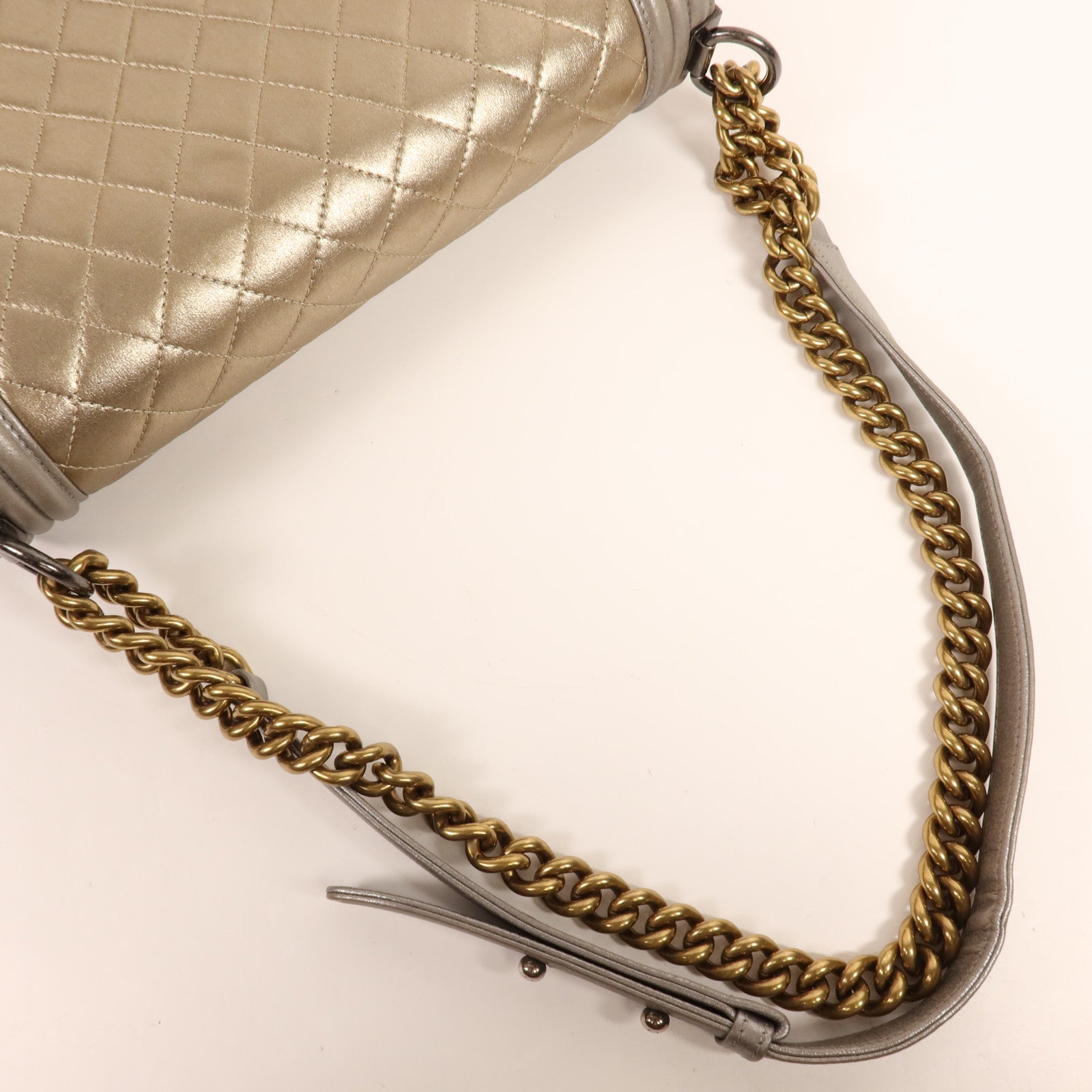 CHANEL 羊皮皮革Boy 28鏈帶肩背袋