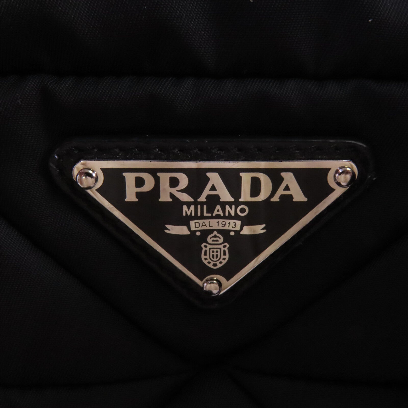 PRADA 尼龍Padded Re Nylon銀扣肩背袋