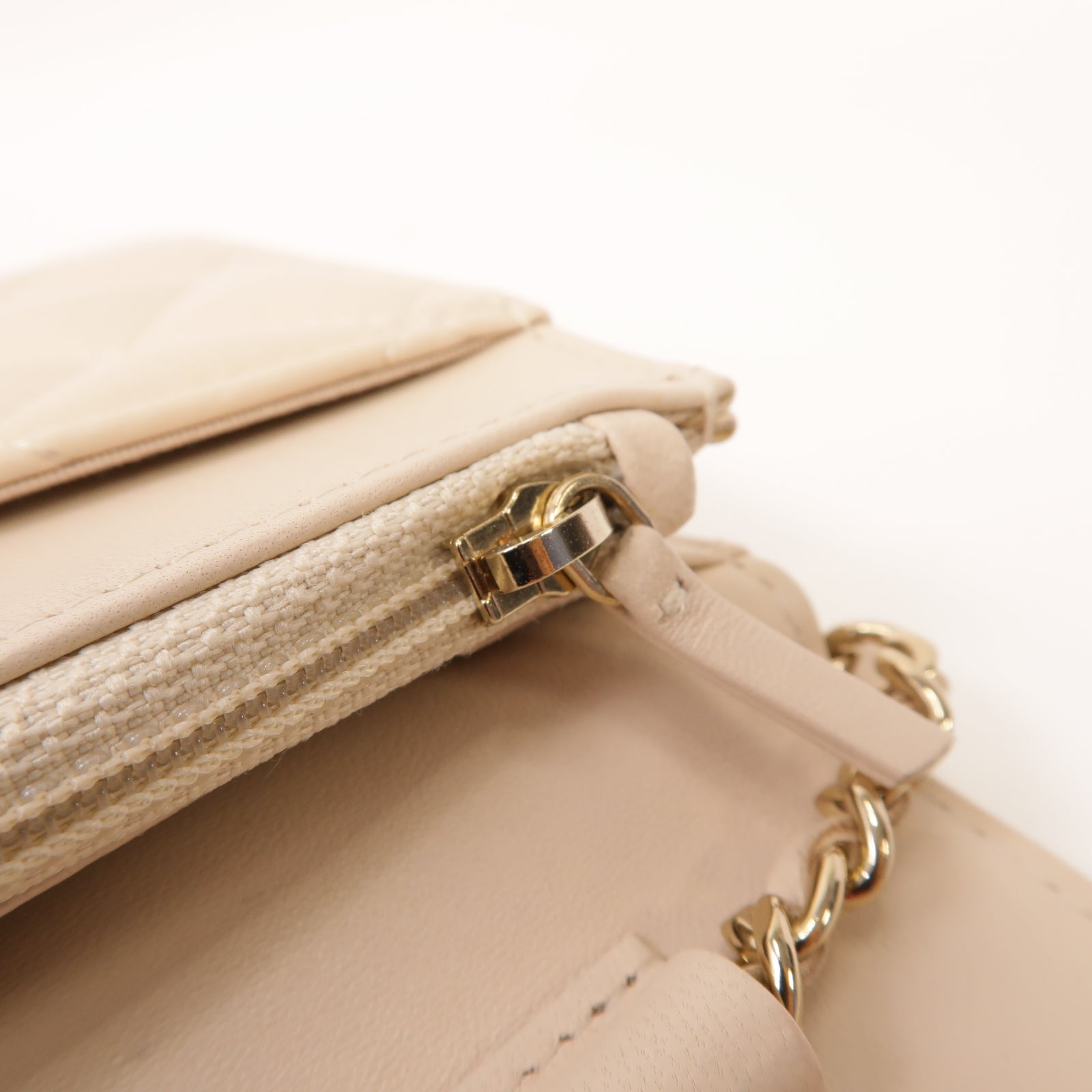 CHANEL 【激減優惠】菱格羊皮皮革WOC 19cm Chain Shoulder金扣鏈帶肩背袋米色