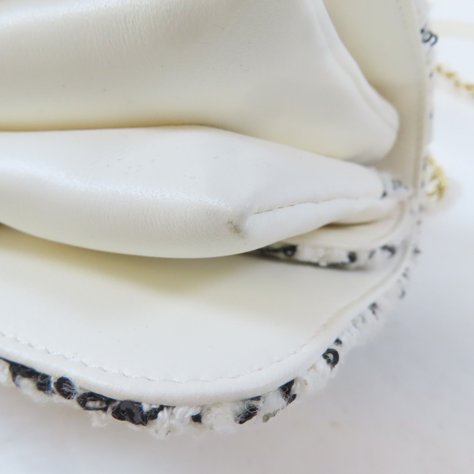 CHANEL 【激減優惠】斜紋軟呢2 Way Shoulder Bag金扣手挽肩背兩用袋黑色/白色