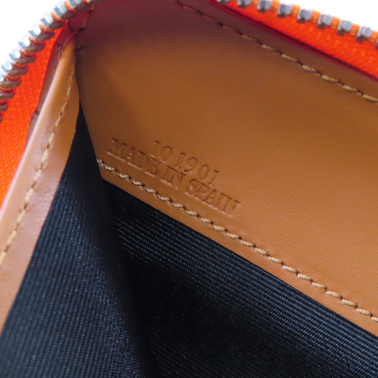 LOEWE 牛皮皮革Zipper Wallet銀扣錢包橙色/黄色