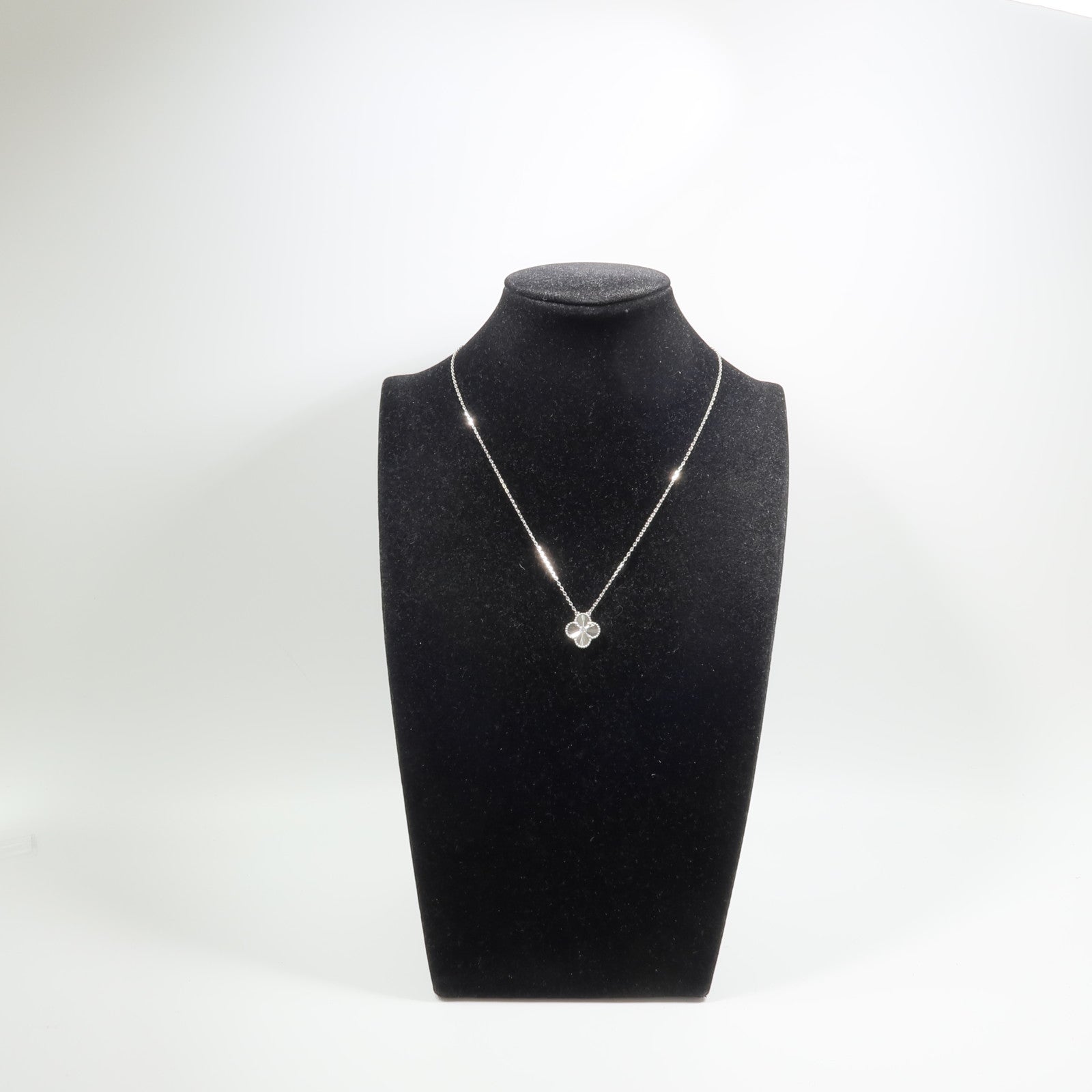 Van Cleef & Arpels 18K白金Vintage Alhambra Holiday 2020鑽石項鍊