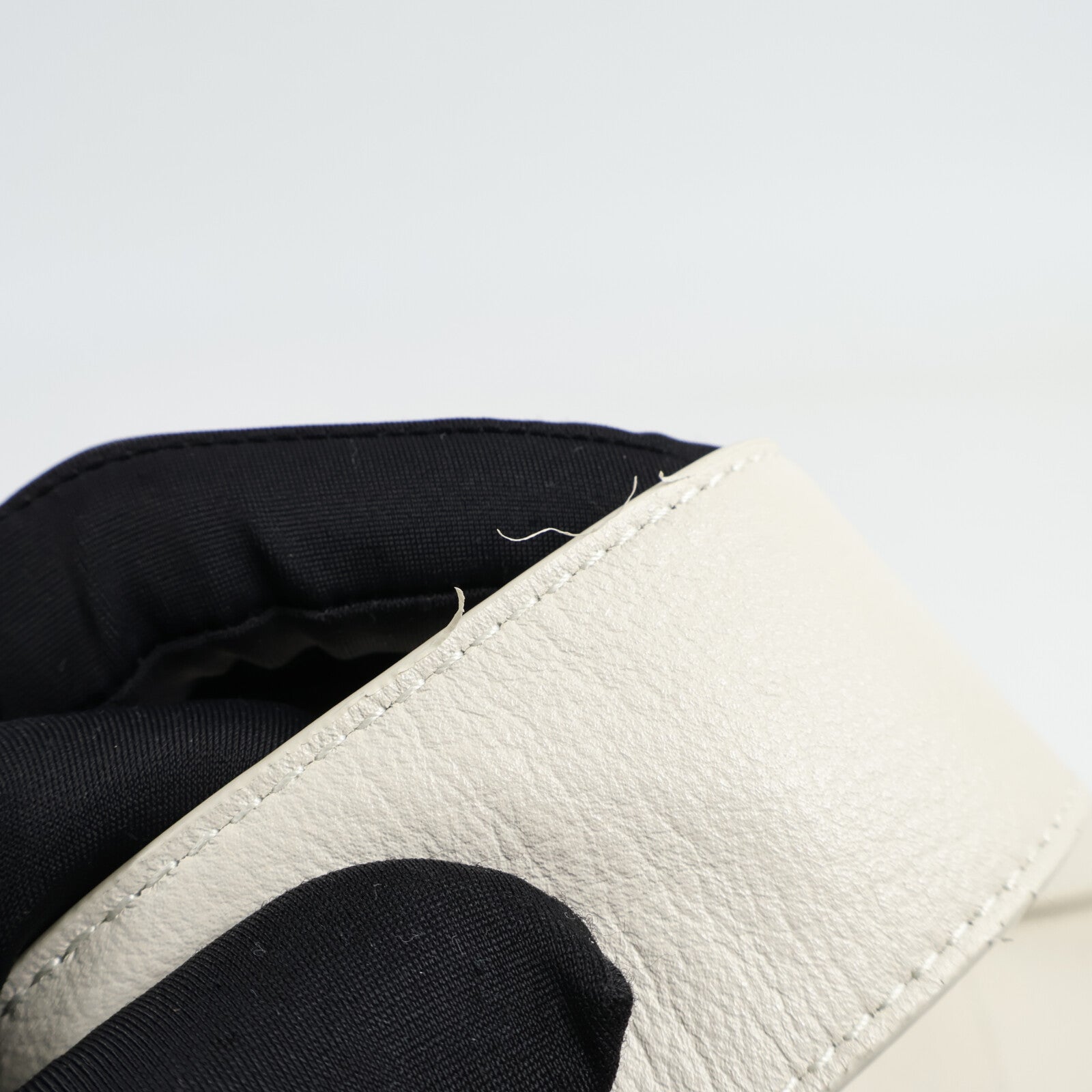 Dior 牛皮皮革Voyage Bag Small肩背袋