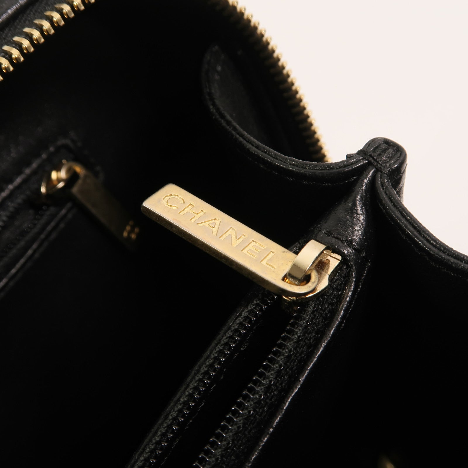 CHANEL 牛皮皮革Medium Vanity Case鏈帶手挽肩背兩用袋