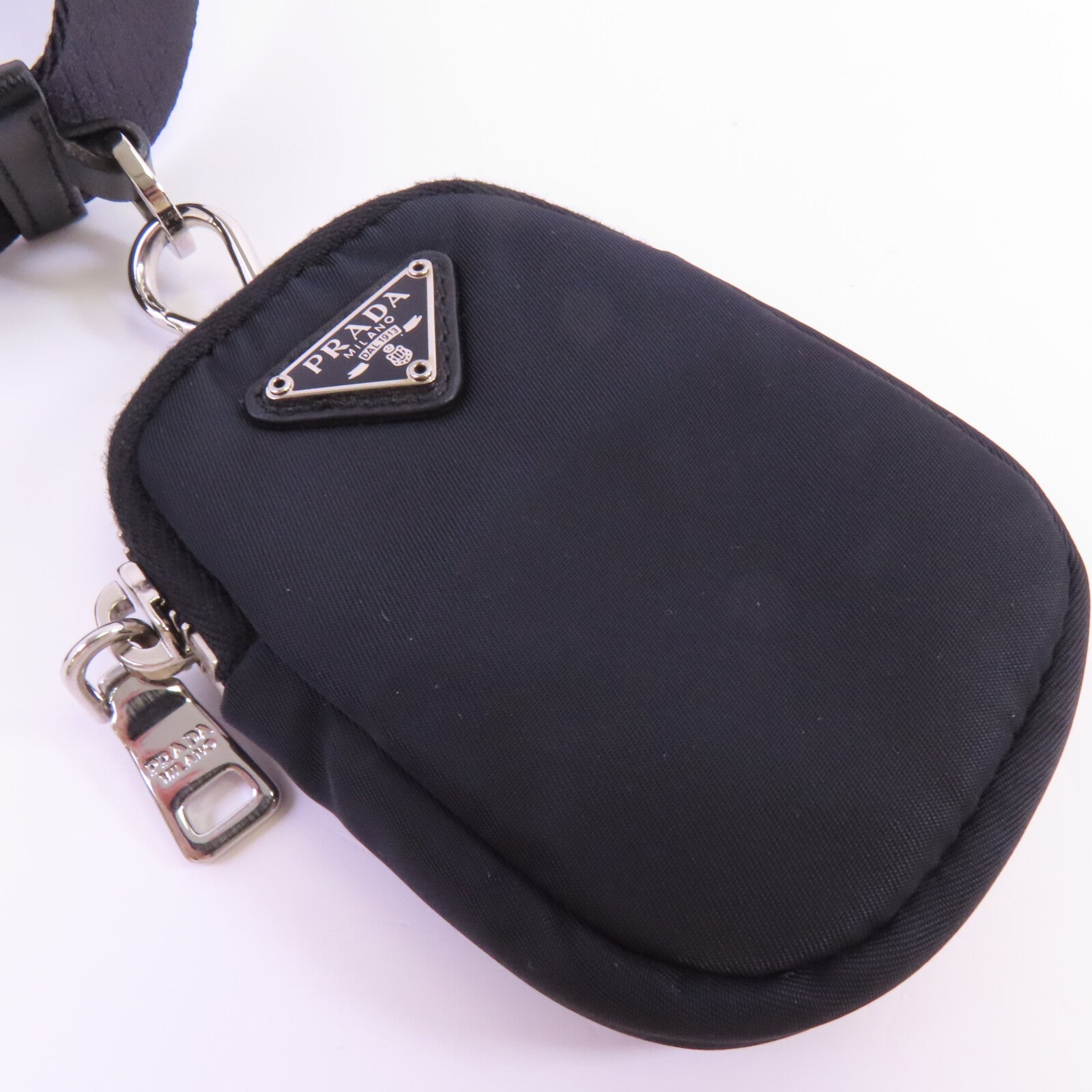PRADA 尼龍Padded Re Nylon銀扣肩背袋