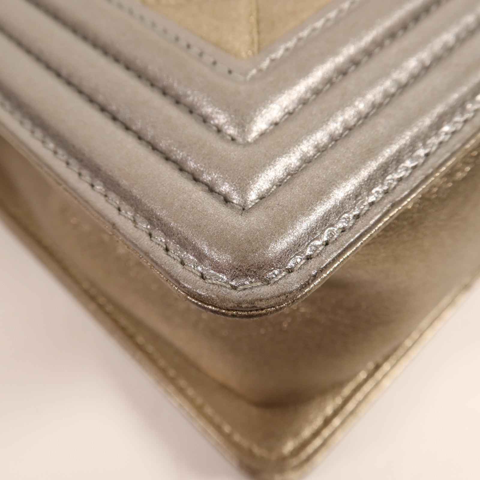 CHANEL 羊皮皮革Boy 28鏈帶肩背袋