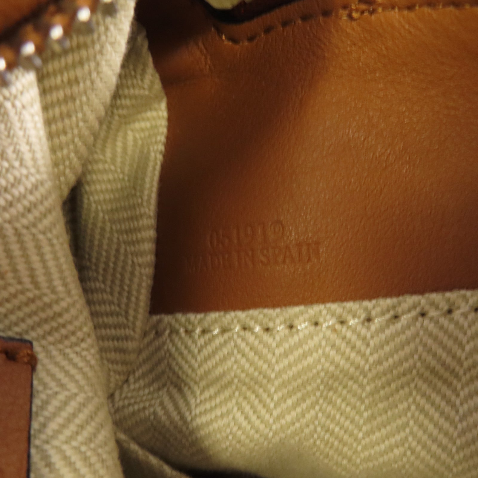 LOEWE 牛皮皮革Puzzle Bag 2Way Shoulder Bag銀扣手挽肩背兩用袋啡色