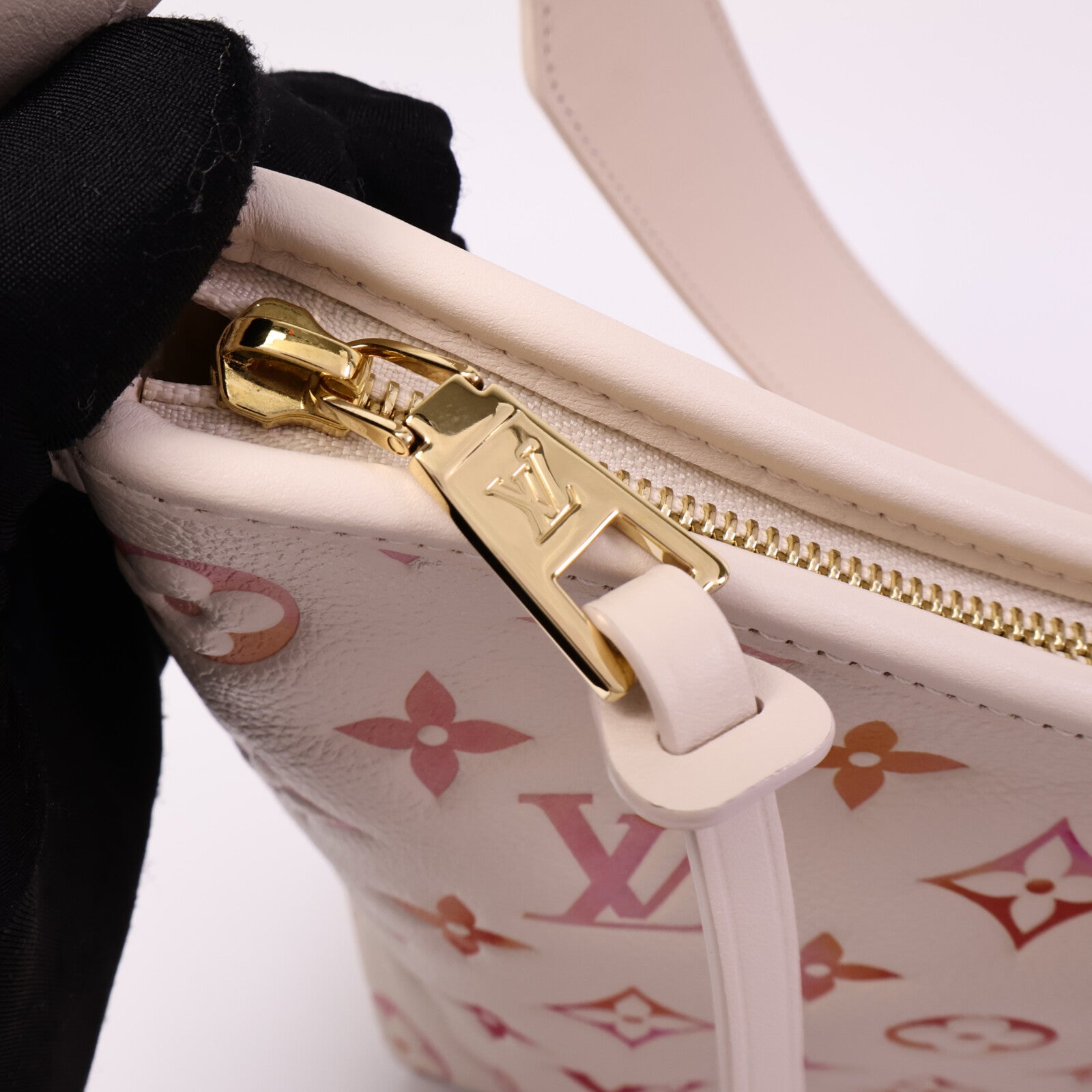 LOUIS VUITTON Monogram Empreinte Carryall PM肩背袋