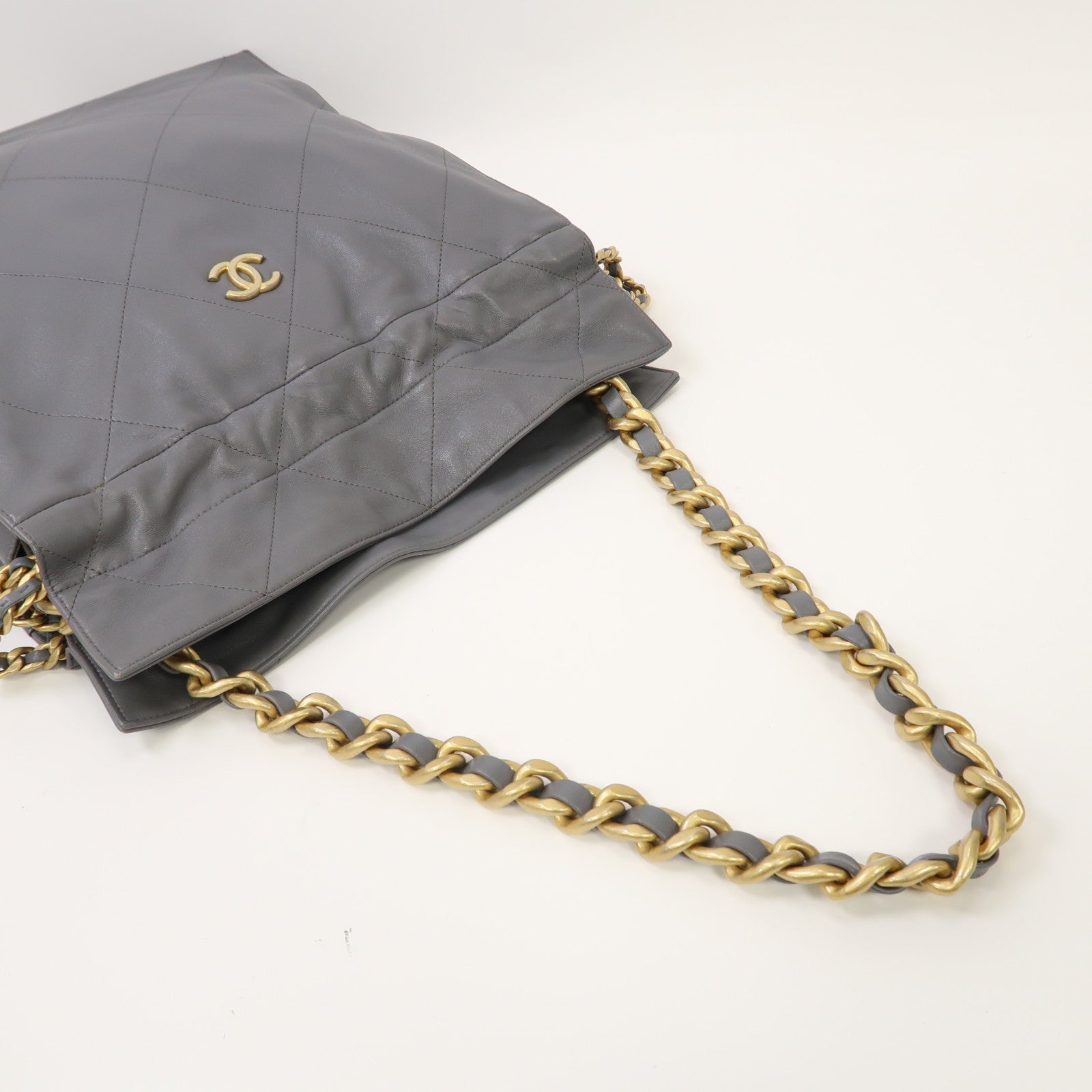 CHANEL 菱格羊皮皮革Drawstring Shoulder Bag金扣鏈帶肩背袋灰色