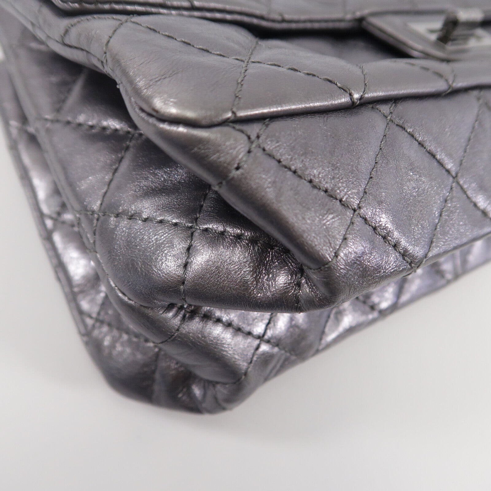 CHANEL 牛皮皮革2.55 Reissue Shoulder Bag鏈帶肩背袋