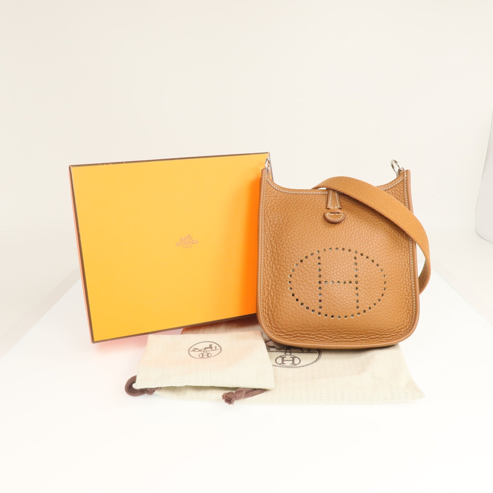 HERMES Clemence皮革Evelyne TPM 銀扣肩背袋