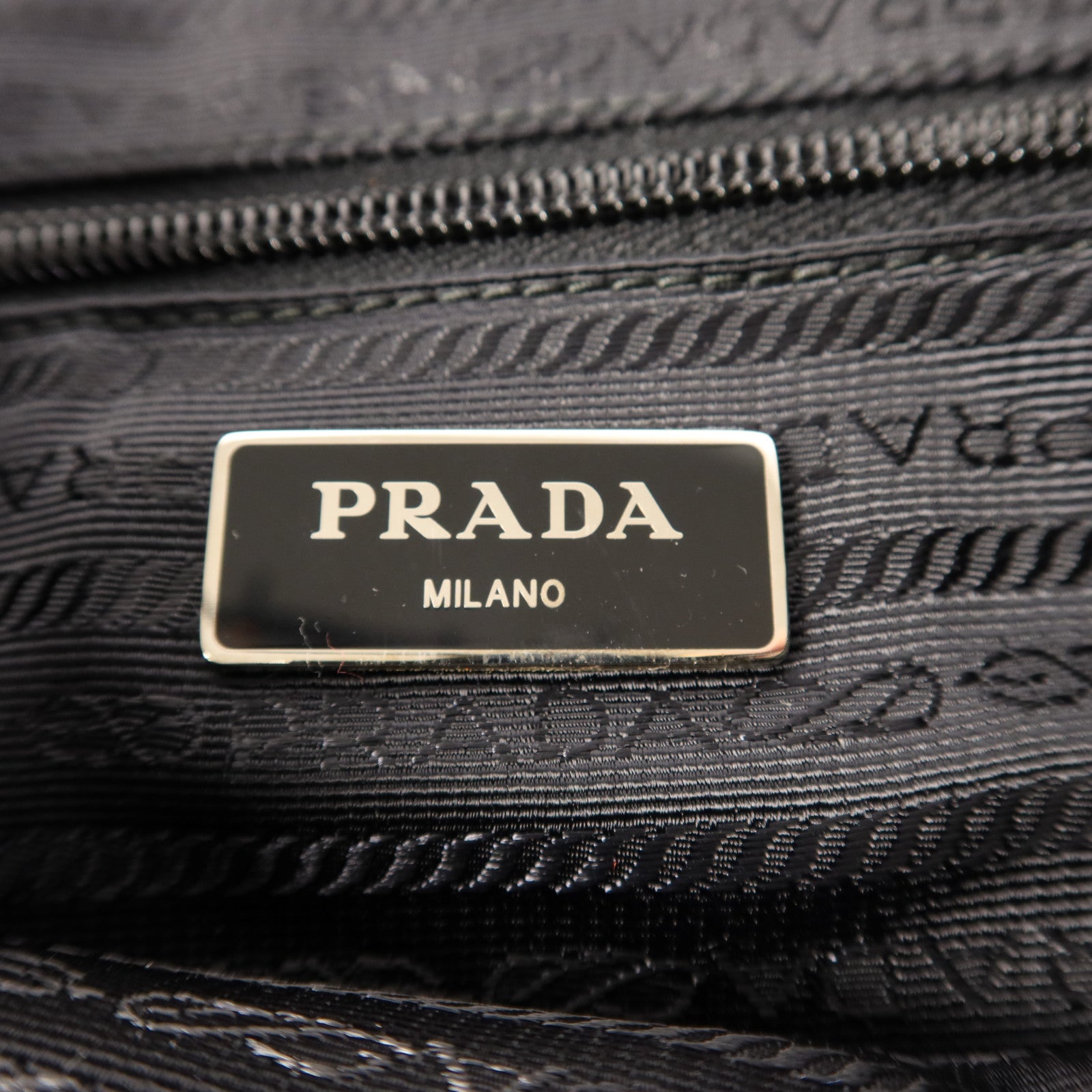 PRADA 尼龍Backpack銀扣背包