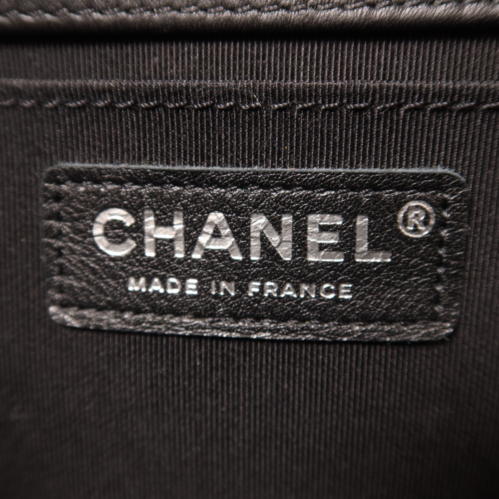 CHANEL 牛皮皮革Boy 25銀扣鏈帶肩背袋