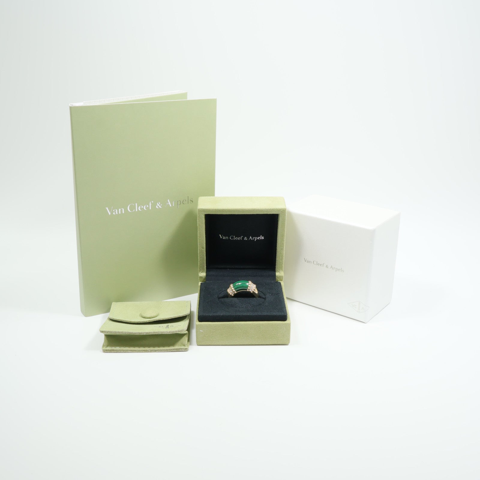 Van Cleef & Arpels 18K黃金Perlee Couleurs孔雀石/鑽石戒指