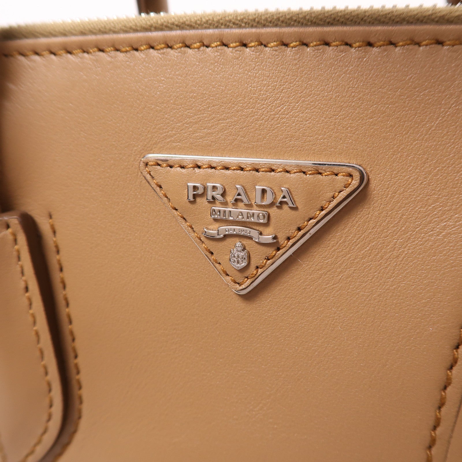 PRADA 牛皮皮革2 Way Shoulder銀扣手挽肩背兩用袋