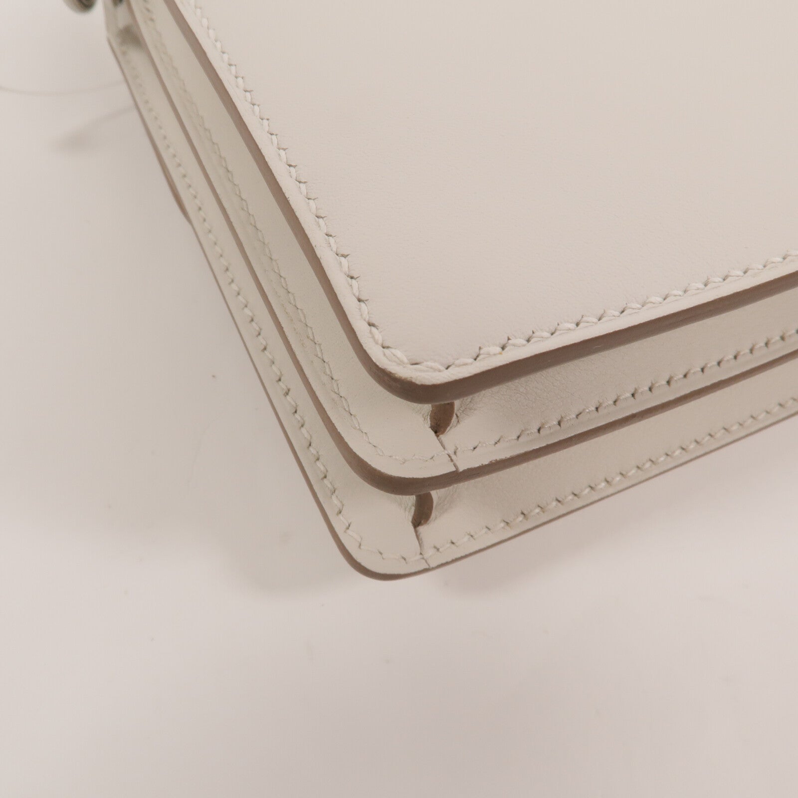 HERMES Evercolor皮革Mini Roulis肩背袋Blanc
