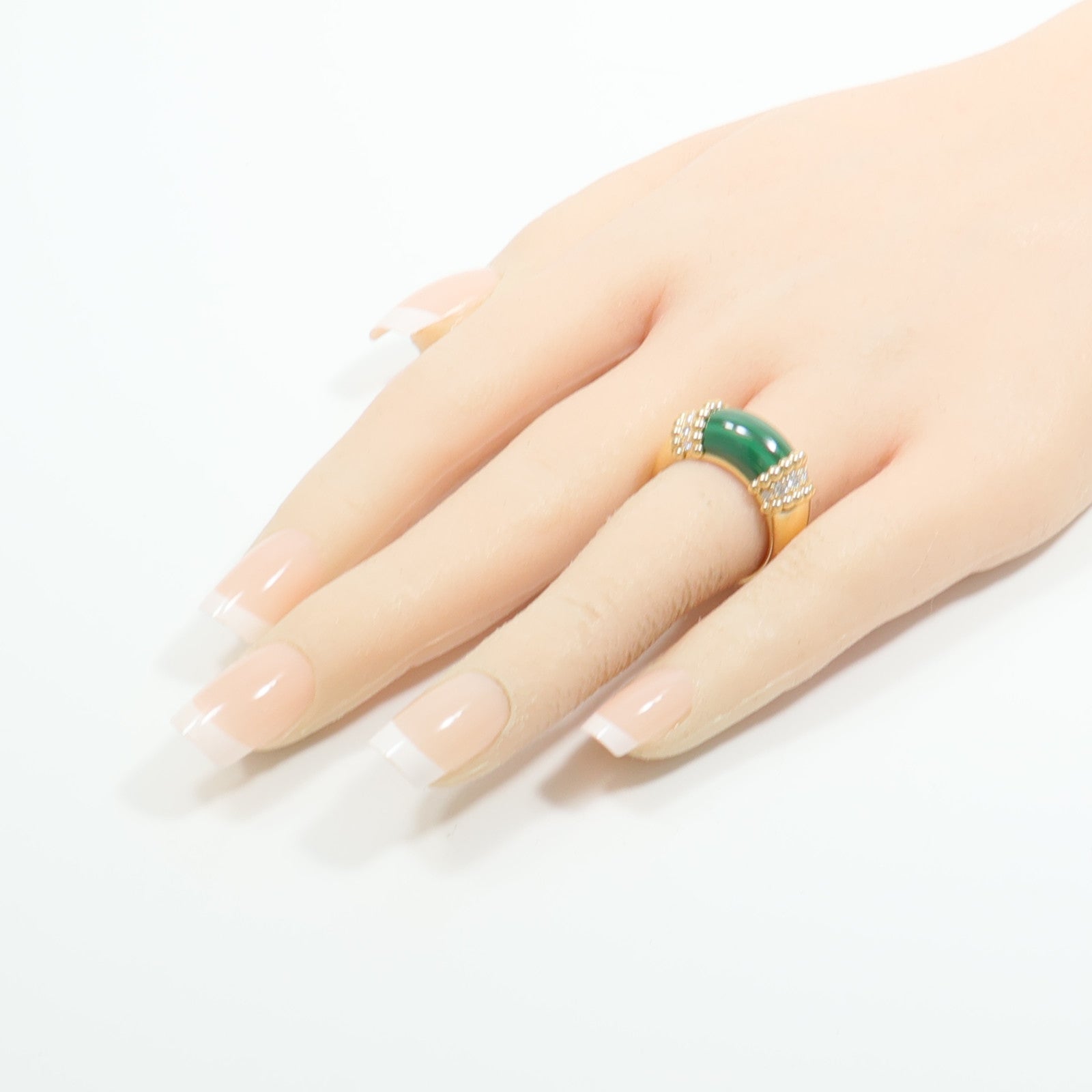 Van Cleef & Arpels 18K黃金Perlee Couleurs孔雀石/鑽石戒指