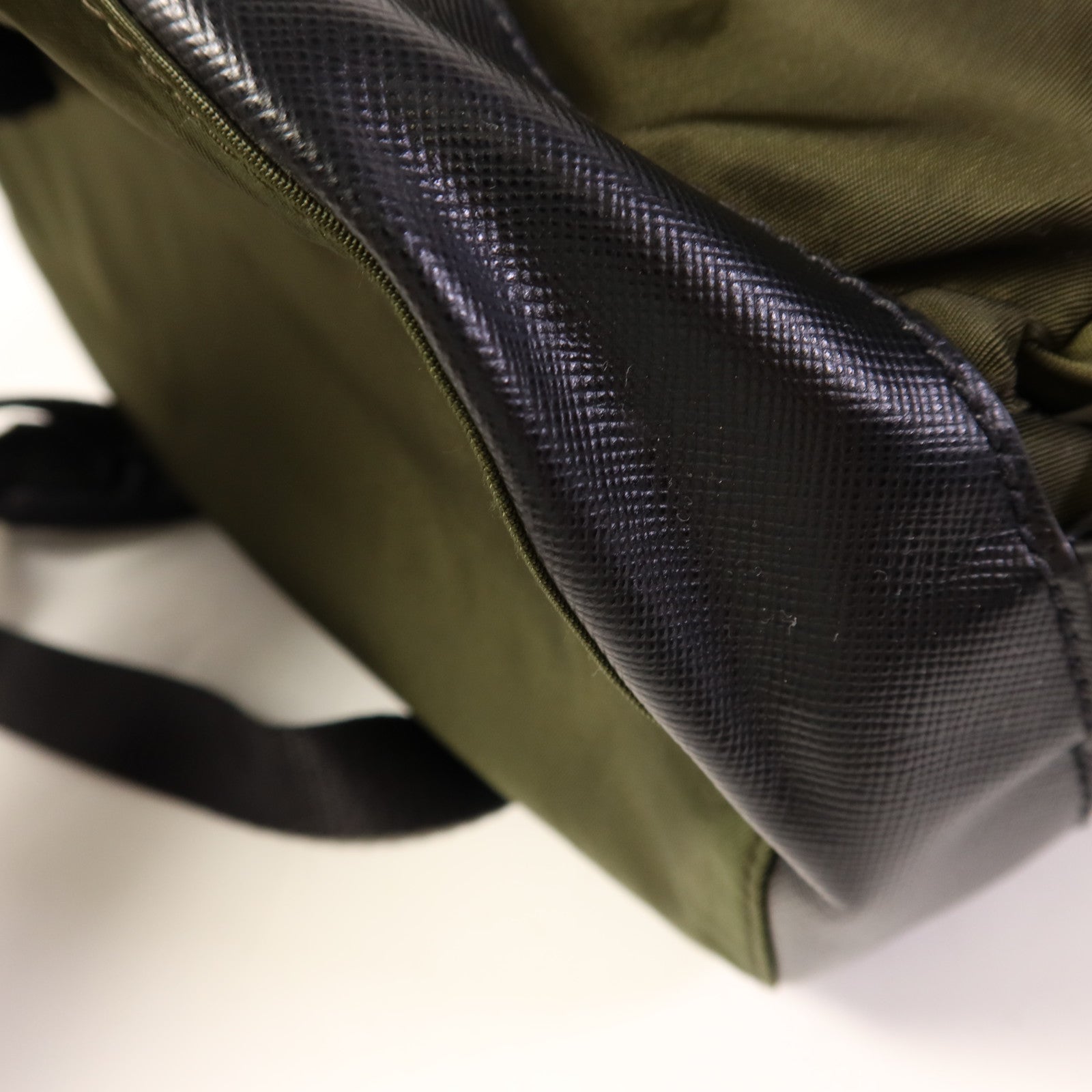 PRADA 尼龍Backpack銀扣背包