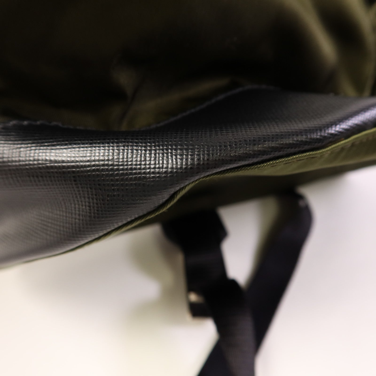 PRADA 尼龍Backpack銀扣背包