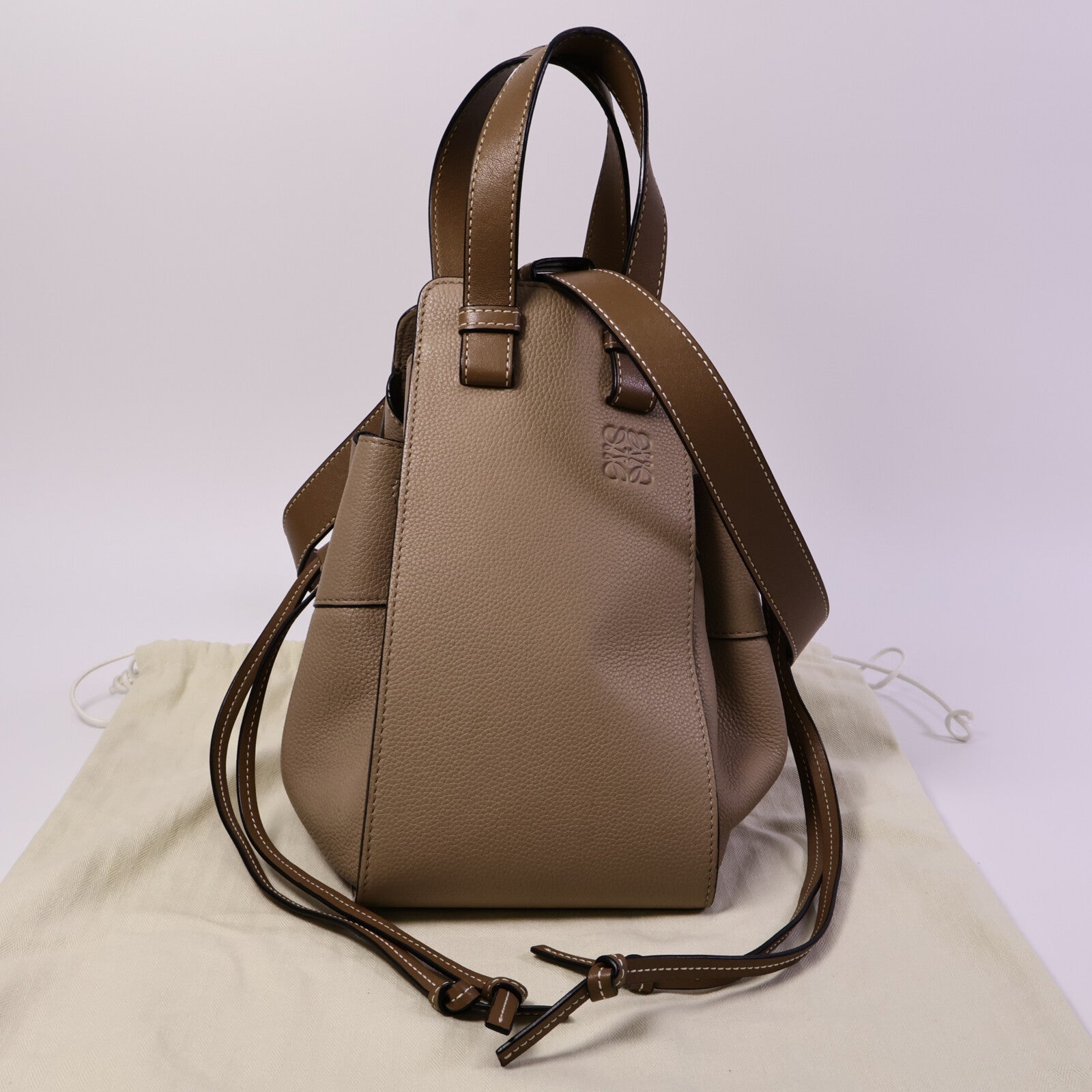 LOEWE 牛皮皮革Hammock Small手挽肩背兩用袋