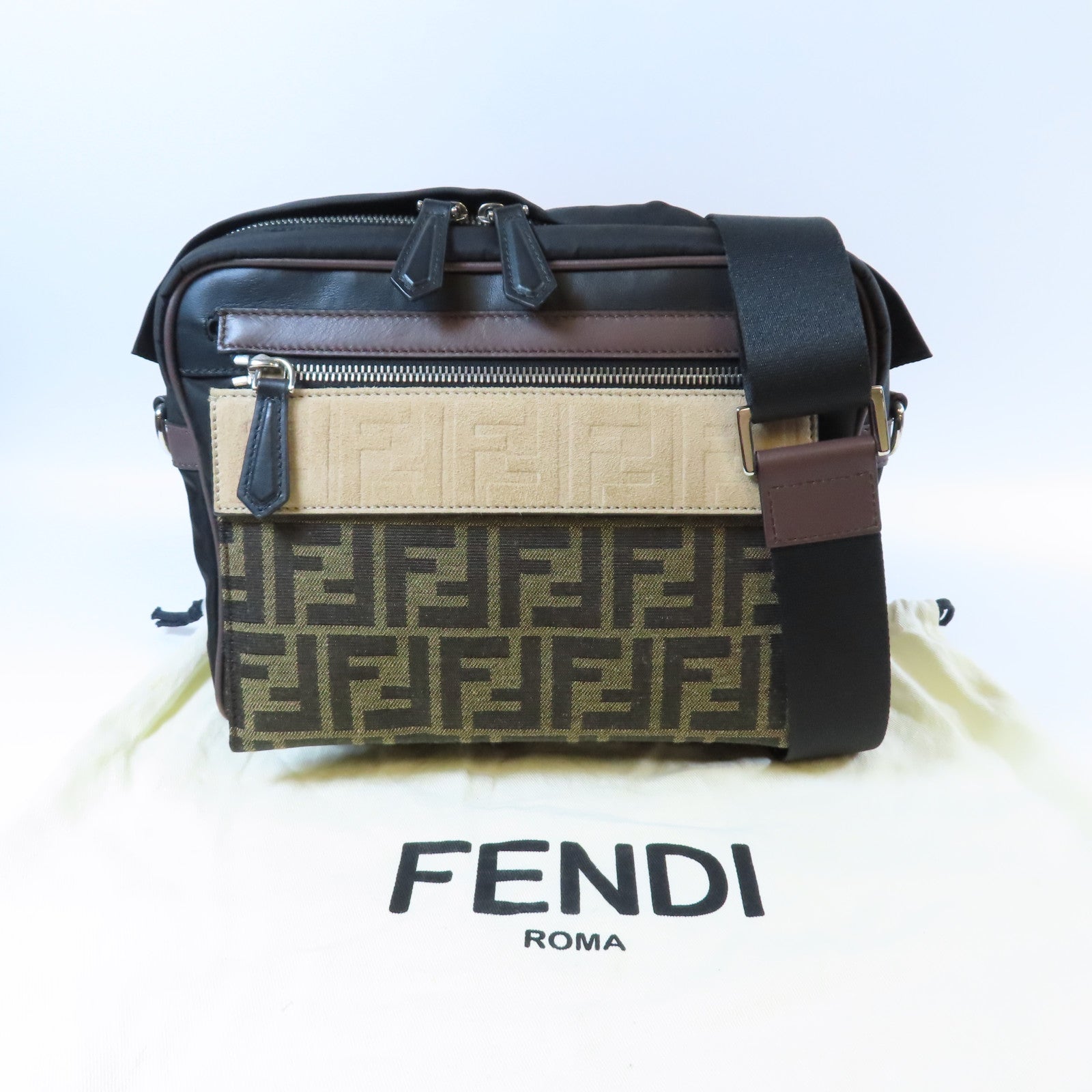 FENDI 【激減優惠】尼龍Shoulder Bag銀扣肩背袋啡色