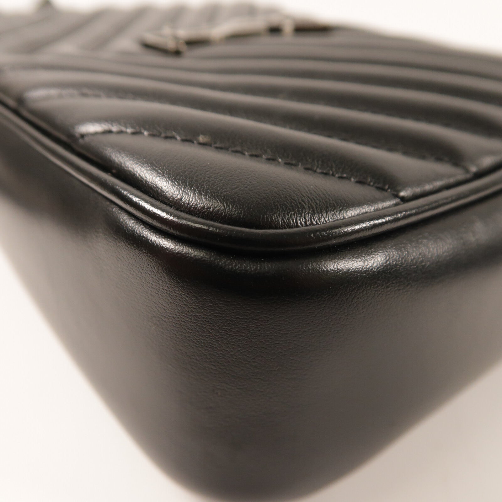 SAINT LAURENT 牛皮皮革Lou Camera銀扣肩背袋