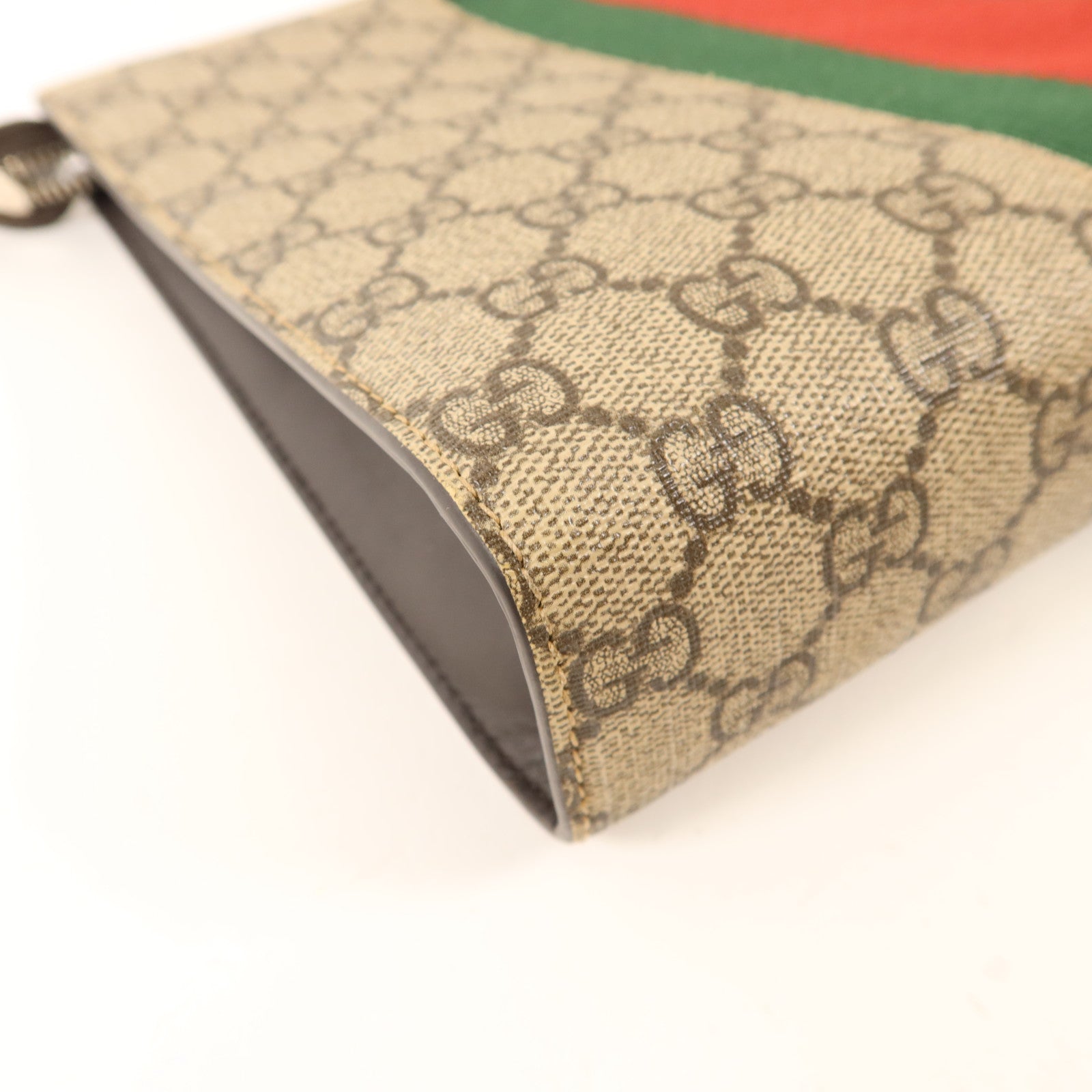 GUCCI 塗層帆布GG Supreme Clutch銀扣手拿包