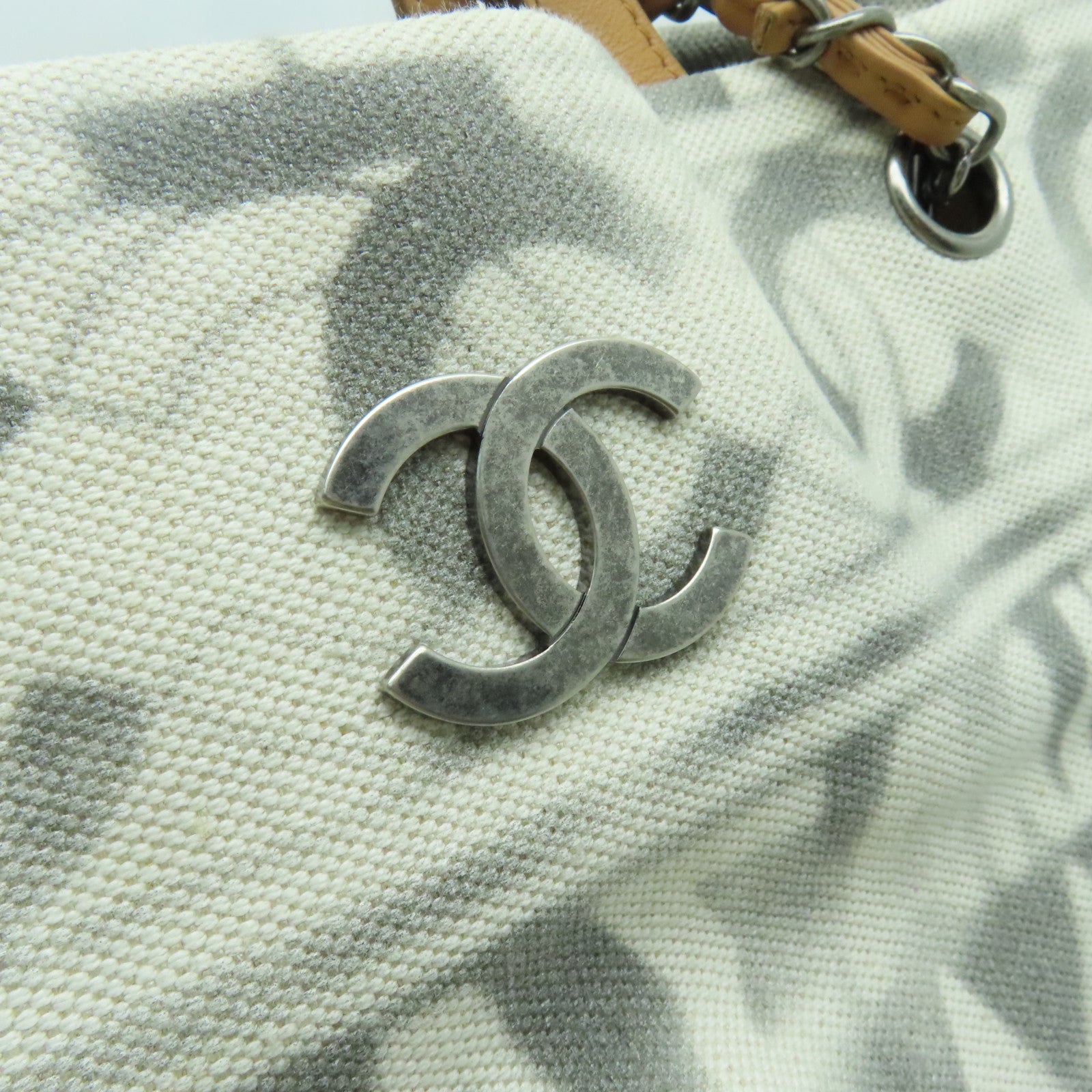 CHANEL 【清倉大減價】帆布Shoulder Tote銀扣手挽肩背兩用袋白色/灰色