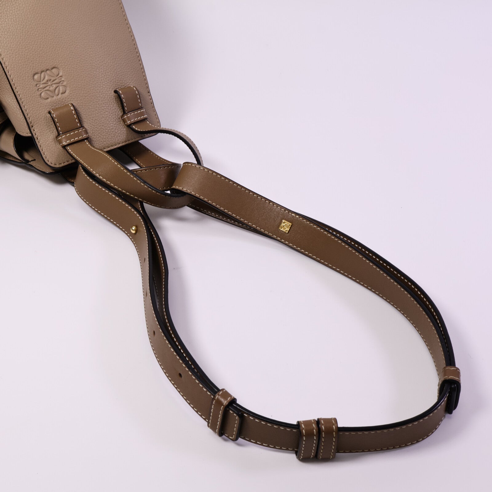 LOEWE 牛皮皮革Hammock Small手挽肩背兩用袋